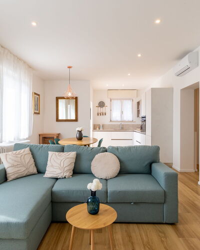 Lago di Luce: Furniture, Interior Design, Flooring, Couch, Floor, Room, Wall, Table, Wood, Living Room