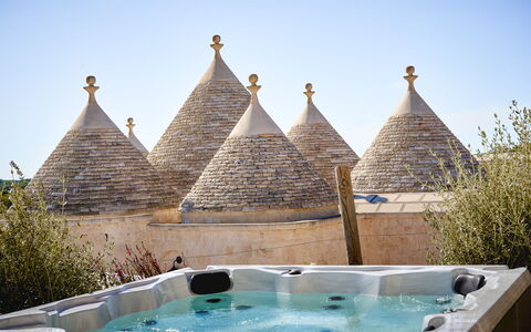 Trullo Emmebi Vista Valle D'Itria: Architecture, Courtyard, Swimming Pool