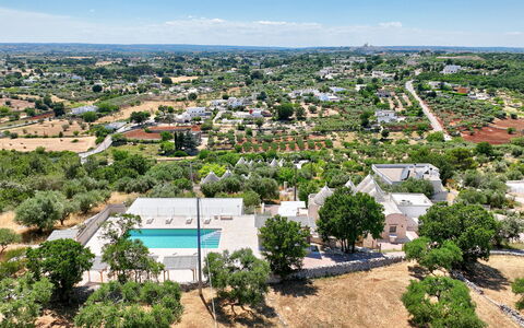 Trullo Miravista Valle D'Itria: Tree, Residential Area, Landscape, Bird'S-Eye View, Aerial Photography, Estate, Suburb, Landscaping, Swimming Pool