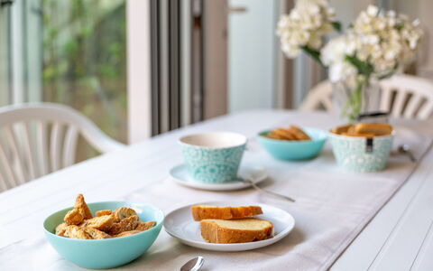 Veranda sul Conero: Tableware, Serveware, Dishware, Table, Furniture, Food, Drinkware, Plate, Porcelain, Cup