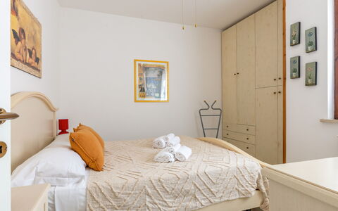 Veranda sul Conero: Furniture, Bed, Interior Design, Bedroom, Wall, Bedding, Bed Sheet, Room, Floor, Wood