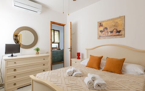 Veranda sul Conero: Furniture, Bed, Interior Design, Bedroom, Wall, Wood, Flooring, Floor, Ceiling, Bedding