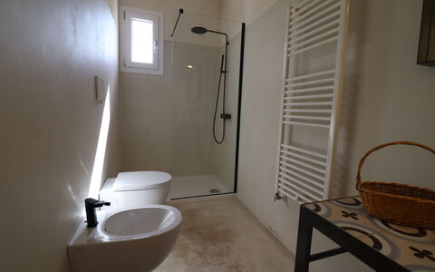 Elegante Villa Casale 50: Flooring, Wall, Floor, Plumbing Fixture, Toilet Seat, Bathroom, Interior Design, Toilet, Bathroom Sink, Plumbing