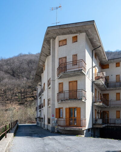Ai Piedi del Monte: Human Settlement, Apartment, Balcony, Mountain Village