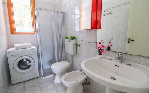 Amanda: Bathroom Sink, Plumbing Fixture, Bathroom, Sink, Flooring, Toilet Seat, Toilet, Floor, Interior Design, Tap
