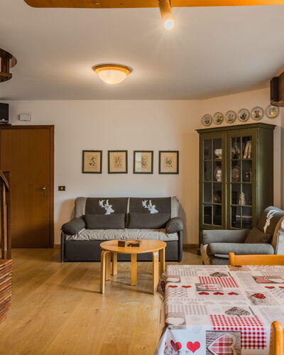 Ginepro: Furniture, Interior Design, Wood, Ceiling, Couch, Flooring, Room, Floor, Living Room, Home