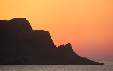 Villa del Monte: Horizon, Beauty, Orange, Sunset, Afterglow, Rock, Dusk, Sea, Coastal And Oceanic Landforms
