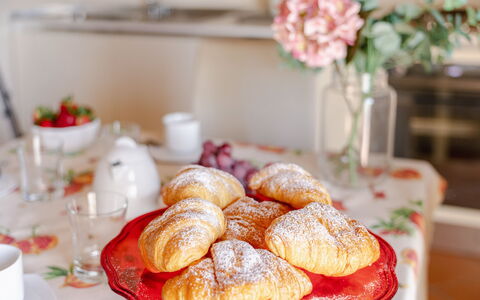 Serafini Holiday Home: Food, Tableware, Serveware, Dessert, Furniture, Dishware, Breakfast