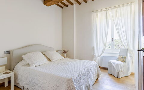 Serafini Holiday Home: Furniture, Bed, Interior Design, Bedroom, Bedding, Bed Sheet, Floor, Wall, Flooring, Linens