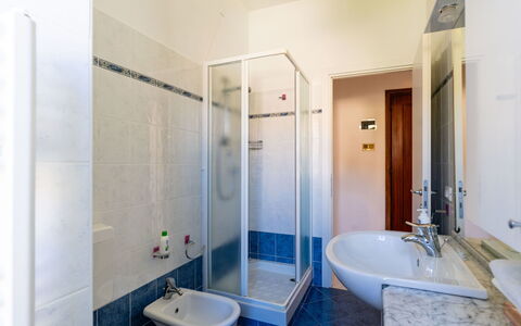 Geranio: Flooring, Interior Design, Floor, Ceiling, Plumbing Fixture, Room, Bathroom, Tap, Sink, Apartment