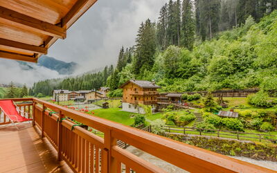 Malè 100: Home, Hill Station, Eco Hotel, Larch, Balcony, Wood Stain, Village, Hardwood, Resort, Valley