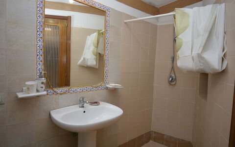 Ranch Salomonello: Bathroom Sink, Bathroom, Plumbing Fixture, Wall, Sink, Flooring, Mirror, Tap, Floor, Interior Design