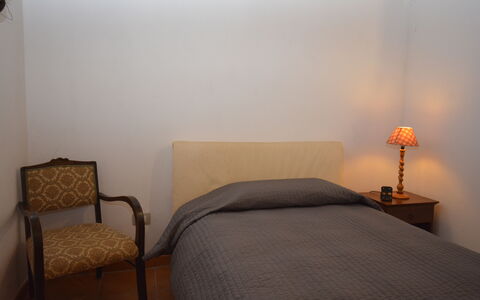 Ranch Salomonello: Bed, Furniture, Bedding, Bedroom, Bed Sheet, Wall, Floor, Linens, Interior Design, Wood