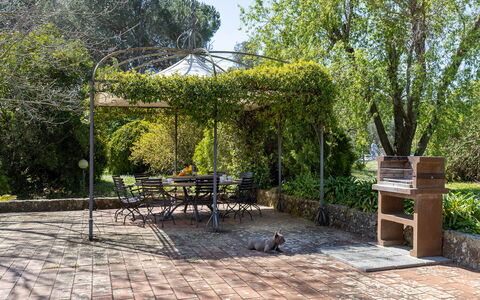 Il Leccio, Vinci, Private Pool and Tennis: Garden, Shade, Outdoor Structure, Flagstone, Gazebo, Pavilion, Landscaping, Outdoor Furniture, Backyard