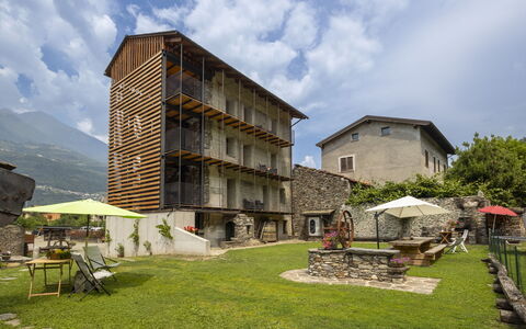 Valtellina 646: Urban Design, Balcony, Cottage, Slope, Yard, Mountain Village