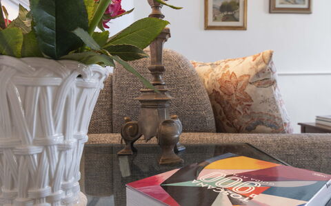 Maison D'Alice: Furniture, Interior Design, Lighting, Picture Frame, Living Room, Cushion, Room, Vase, Throw Pillow, Pillow