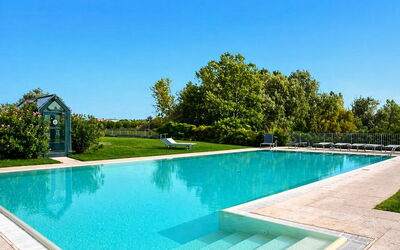 Preseglie Lake Garda: Swimming Pool, Blue, Water, Resort, Composite Material, Water Feature, Shade, Leisure, Eco Hotel, Garden