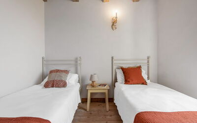 Accommodation:&nbsp;Ginestra