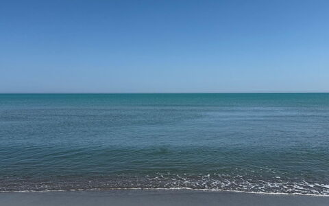 Casa Amare: Blue, Water Resources, Water, Daytime, Body Of Water, Horizon, Sea, Beach