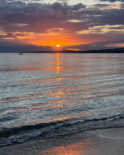 Casa Amare: Sky, Cloud, Water, Horizon, Water Resources, Afterglow, Body Of Water, Sunset, Nature, Dusk