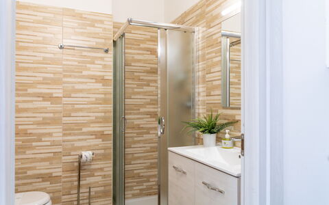 Suite Riviera: Bathroom, Flooring, Plumbing Fixture, Wall, Floor, Interior Design, Toilet Seat, Toilet, Bathroom Cabinet, Sink