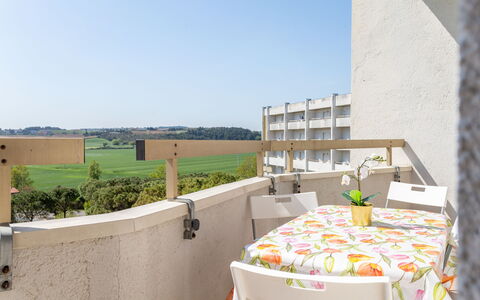 Suite Riviera: Wall, Apartment, Balcony, Condominium, Daylighting, Houseplant