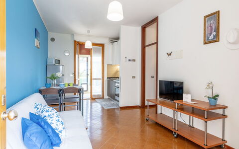 Casa di Lilia: Interior Design, Flooring, Furniture, Floor, Room, Apartment, Ceiling, Chair, Living Room, Wood Stain
