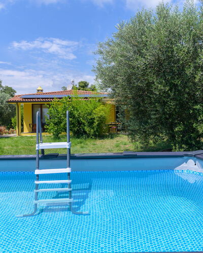 Cottage Girasole di Mare: Blue, Swimming Pool, Composite Material, Shade, Resort, Leisure, Backyard, Garden, Eco Hotel, Landscaping