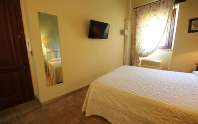 Accommodation:&nbsp;Mono