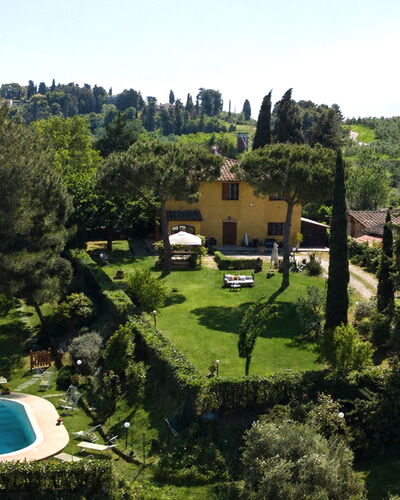 Villa Quintino: Shrub, Garden, Home, Estate, Cottage, Landscaping, Lawn, Hacienda, Swimming Pool, Backyard