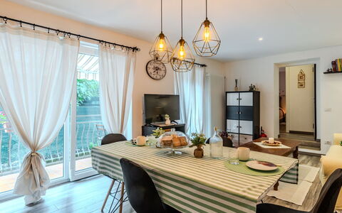 La Casetta di Lulù: Furniture, Interior Design, Table, Chair, Flooring, Wood, Dining Room, Kitchen & Dining Room Table, Ceiling, Room