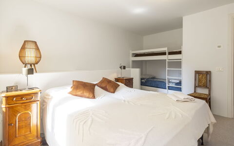 La Giuseppina: Furniture, Bed, Interior Design, Bedroom, Bedding, Wall, Floor, Flooring, Bed Sheet, Room