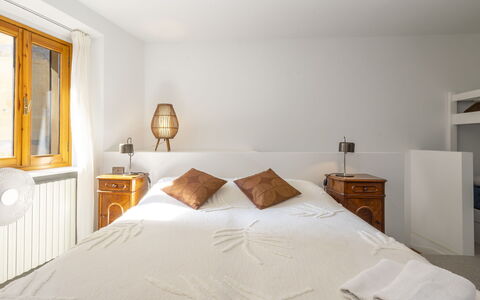 La Giuseppina: Bed, Interior Design, Bedroom, Furniture, Wall, Bed Sheet, Bedding, Wood, Ceiling, Floor