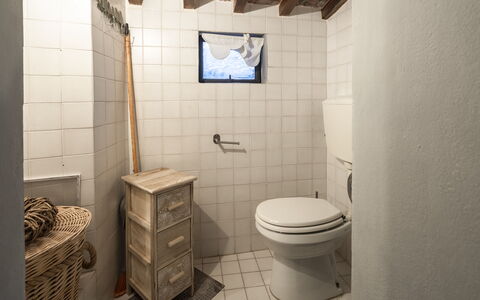 La Casa del Grillo Parlante: Toilet Seat, Wall, Plumbing Fixture, Toilet, Bathroom, Flooring, Floor, Interior Design, Plumbing, Tile