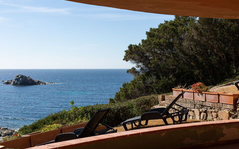 Villa Boi: Water, Body Of Water, Coast, Coastal And Oceanic Landforms, Natural Landscape, Horizon, Landscape, Sea, Ocean