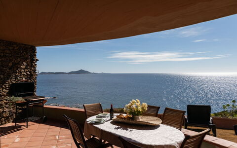 Villa Boi: Water, Body Of Water, Coastal And Oceanic Landforms, Sea, Coast, Horizon, Ocean, Shore, Lake