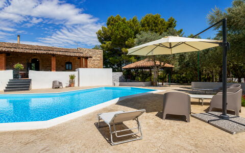 Villa Chiaramonte Gulfi: Blue, Swimming Pool, Shade, Estate, Resort, Outdoor Furniture, Villa, Eco Hotel, Design, Umbrella