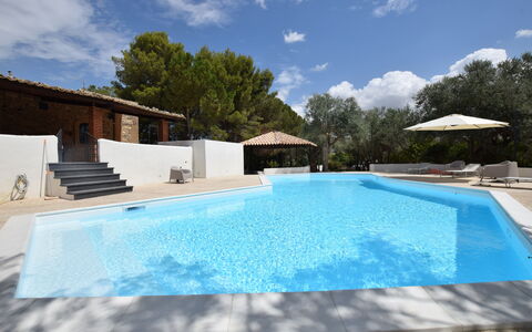 Villa Chiaramonte Gulfi: Blue, Swimming Pool, Composite Material, Resort, Shade, Eco Hotel, Thermae, Estate, Hacienda, Water Feature