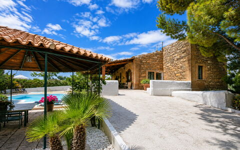 Villa Chiaramonte Gulfi: Blue, House, Swimming Pool, Shade, Eco Hotel, Resort, Outdoor Furniture, Hacienda, Estate, Villa