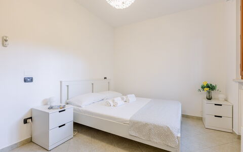 Corte Marina Apartment: Bed, Bedroom, Furniture, Floor, Interior Design, Flooring, Bed Sheet, Bedding, Room, Ceiling