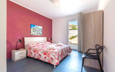 A Casa di Chica: Flooring, Floor, Interior Design, Furniture, Apartment, Bedroom, Room, Bed Sheet, Bed, Ceiling