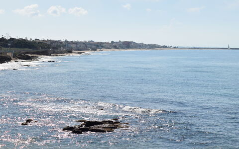 A Casa di Chica: Sky, Blue, Water Resources, Water, Body Of Water, Horizon, Coast, Rock, Coastal And Oceanic Landforms, Sea