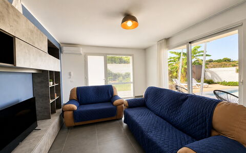 A Casa di Chica: Furniture, Couch, Wood, Interior Design, Flooring, Floor, Apartment, Room, Living Room, Home