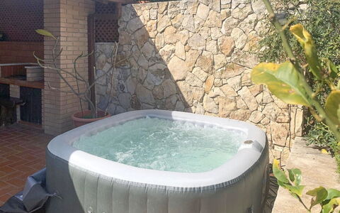 Villa Lina: Bathtub, Plumbing Fixture, Jacuzzi, Swimming Pool, Houseplant, Flowerpot, Backyard, Water Feature