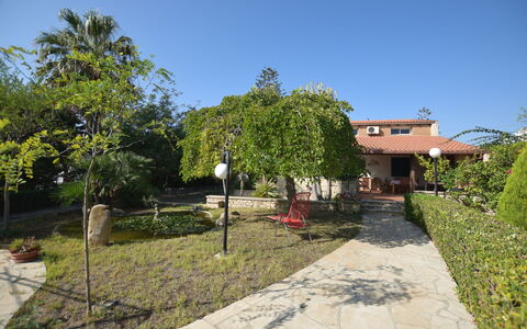 Villa Lina: Shade, Garden, Hacienda, Landscaping, Yard, Flagstone, Driveway, Walkway, Backyard, Courtyard
