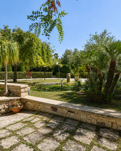 Villa Lina: Vegetation, Garden, Shrub, Groundcover, Flagstone, Walkway, Landscaping, Woody Plant, Shade