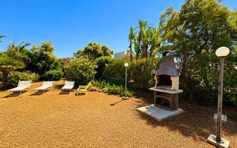 Punta Braccetto Fronte Mare: Shrub, Landscape, Garden, Landscaping, Shade, Backyard, Yard, Driveway, Walkway