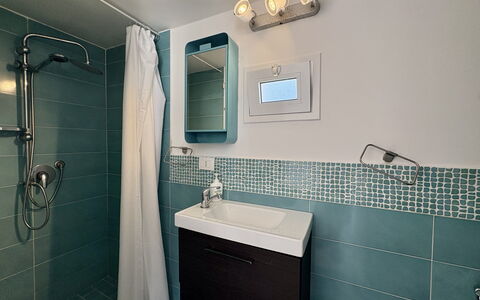 Punta Braccetto Fronte Mare: Plumbing Fixture, Wall, Interior Design, Bathroom, Flooring, Bathroom Sink, Sink, Floor, Tap, Plumbing