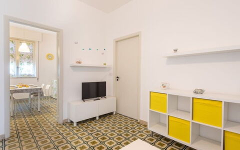 Villa Sole Mare: Flooring, Floor, Interior Design, Room, Ceiling, Apartment, Molding, Tile, Shelving