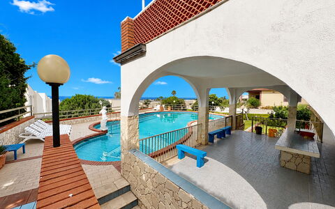 Villa Sole Mare: Swimming Pool, Hotel, Villa, Resort